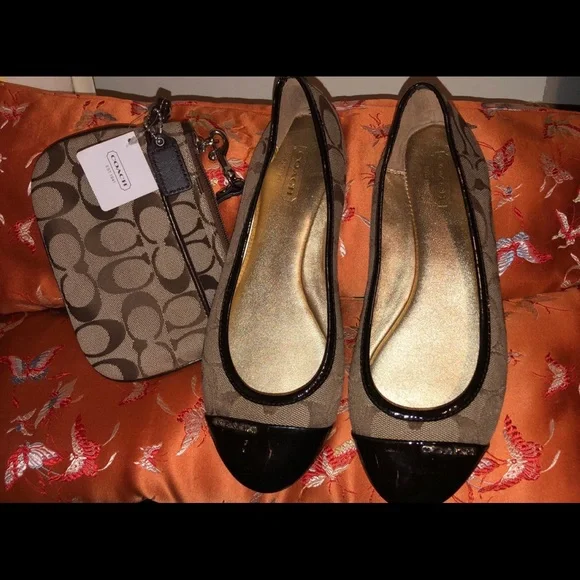 Coach Set - Picture 2 of 2